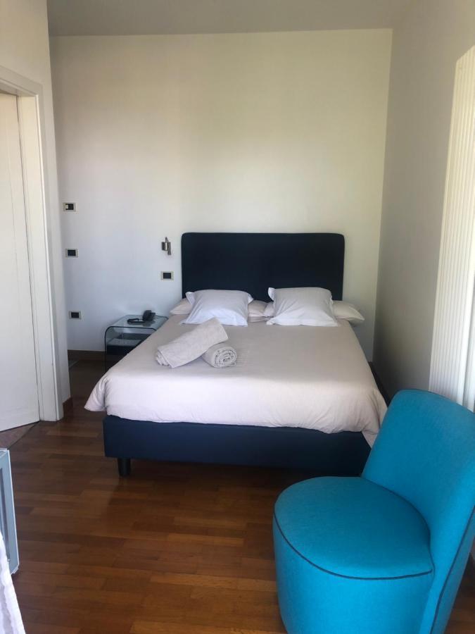 Le Petit Du Lac Sirmione Habitación foto