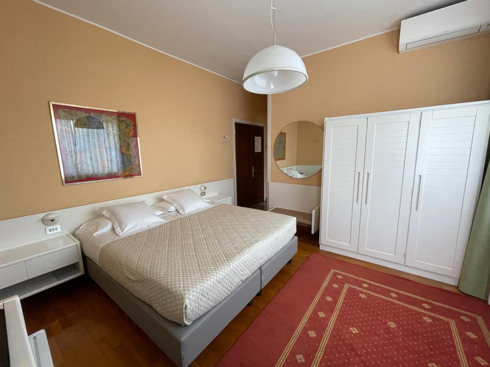 Le Petit Du Lac Sirmione Habitación foto